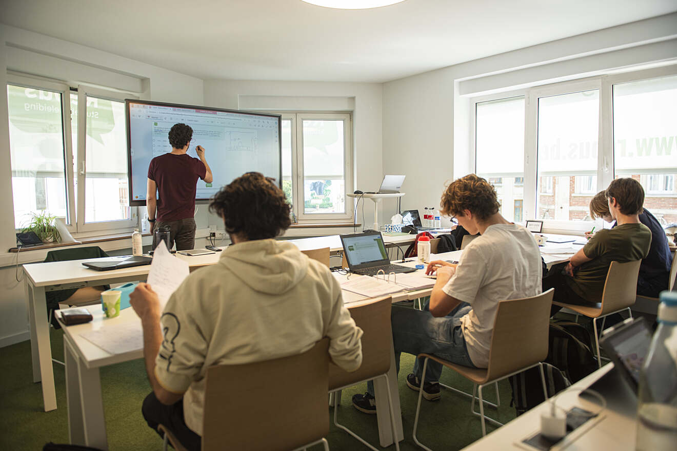 Bijlessen secundair & hoger onderwijs | Rebus